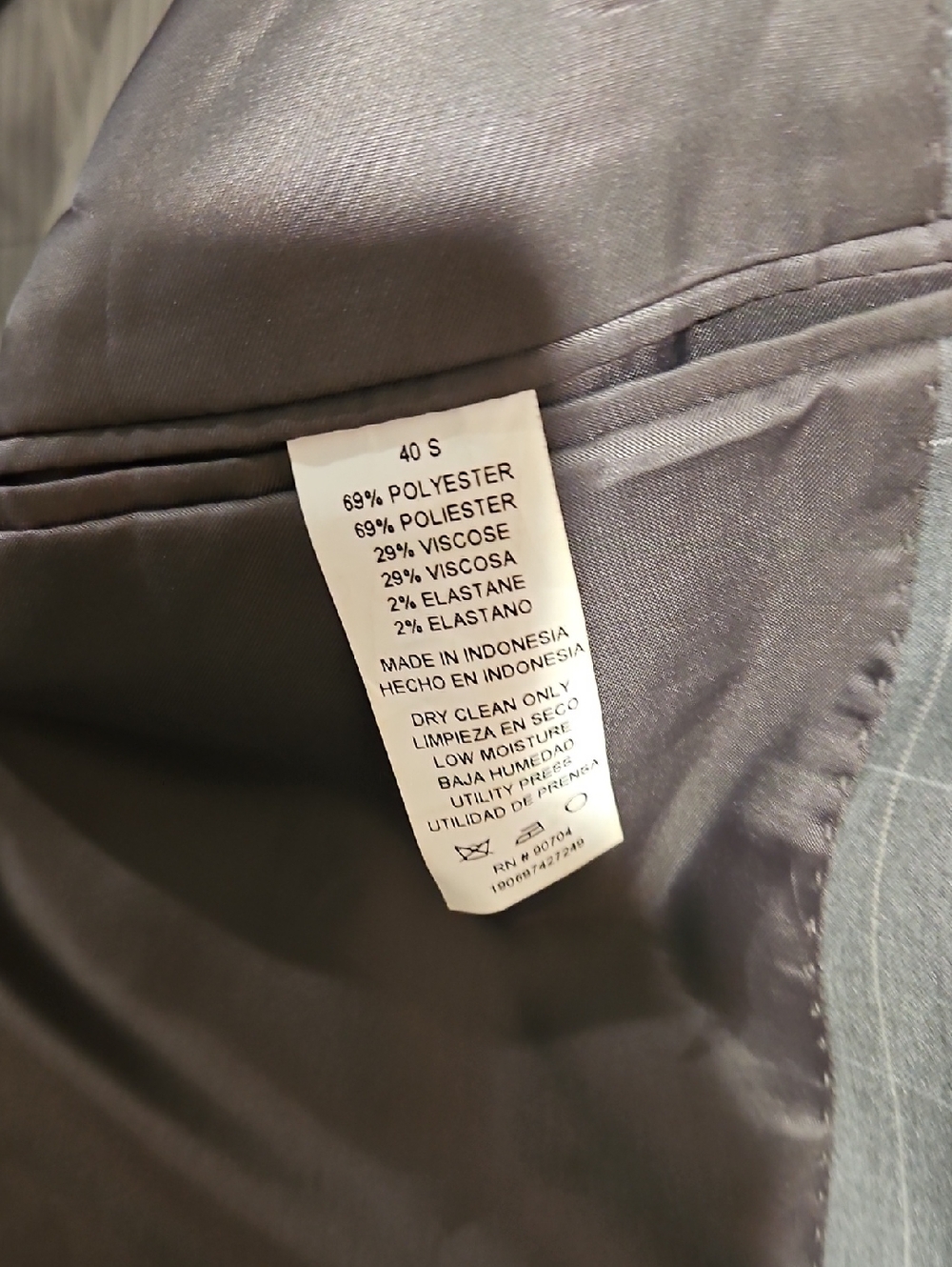 Perry Ellis Gray Two piece Suit. 40 S, 34-30 - Picture 5 of 12